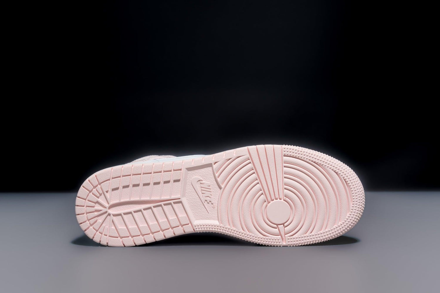 NJR x Jordan soccer training shoe Mid GS "Pink Wash" - Urlfreeze Shop