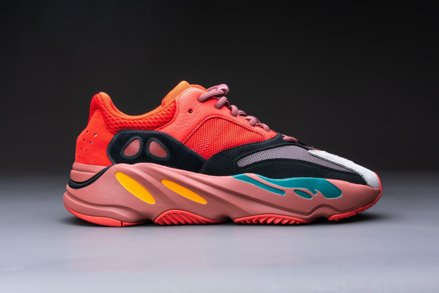 adidas Yeezy 700 Hi-Res Red - HQ6979 Lo10M