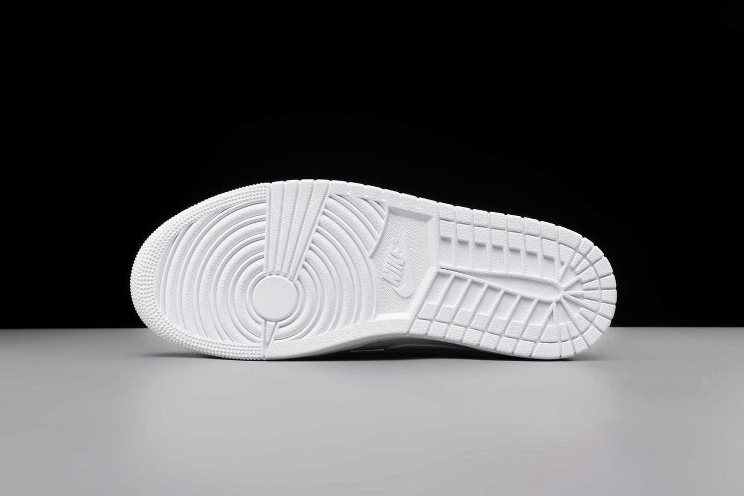 Sapatilhas Nike MD Valiant para criança Preto Triple White (2022) - Urlfreeze Shop