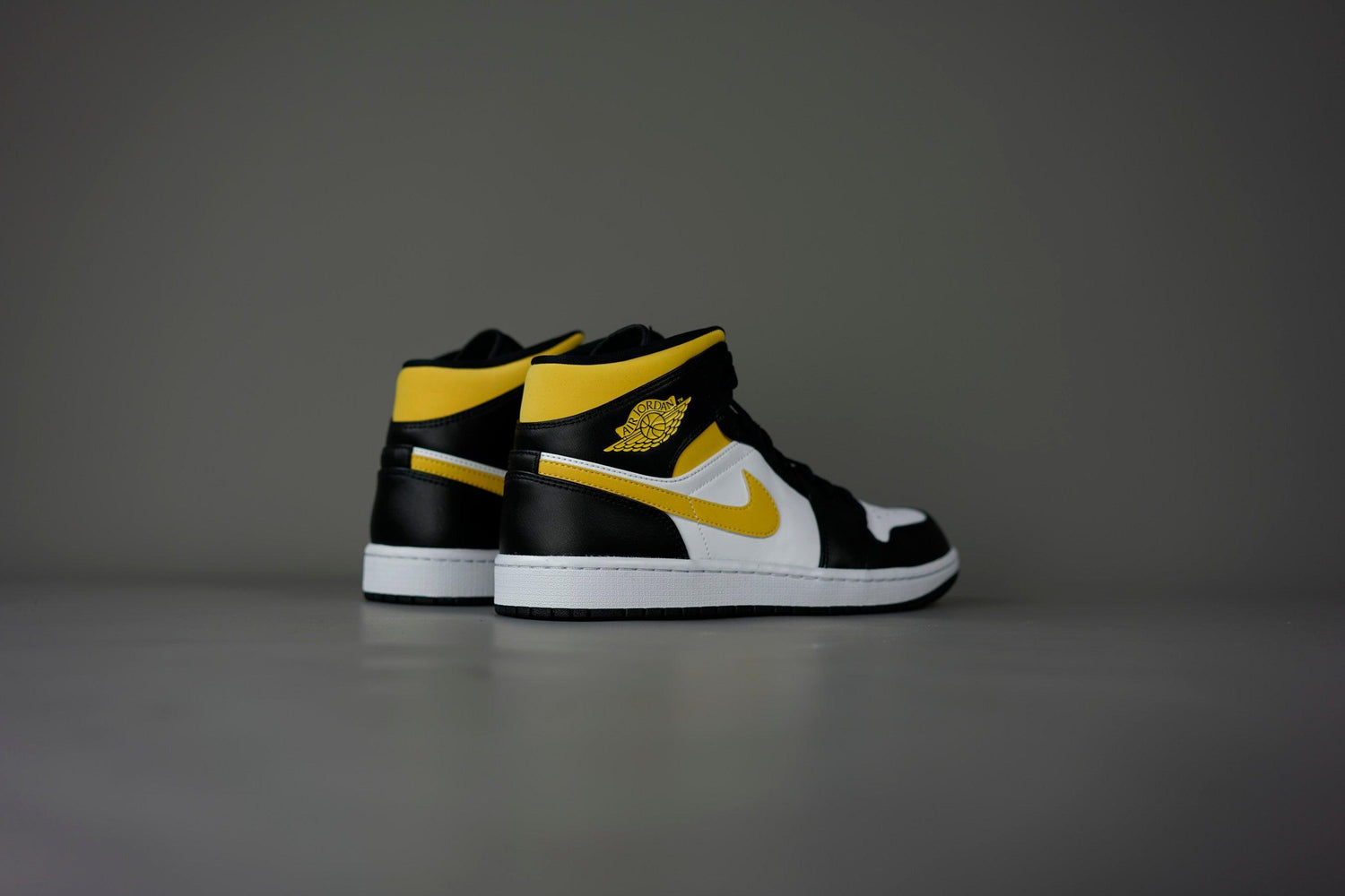 Air Jordan 1 Mid White Pollen Black - 554724-177 – Lo10M