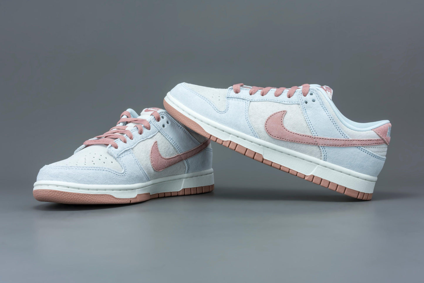 nike dunk low fossil rose lo10m 3 1445x